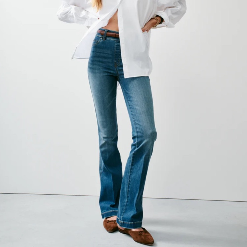 NWT🤍SPANXshape™ EveryWear Flare Jeans S Petite Vintage Indigo